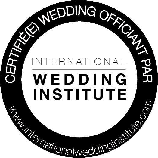 Je suis officiante certifiée par l'International Wedding Institute, école qui à pignon sur rue en France dans le domaine de l'évènementiel et du mariage