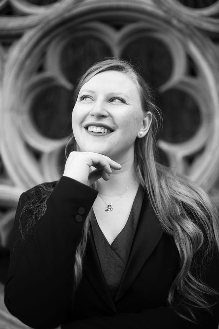 Anaïs HAUSMANN; officiante de cérémonie de mariage certifiée basée en Île-de-France